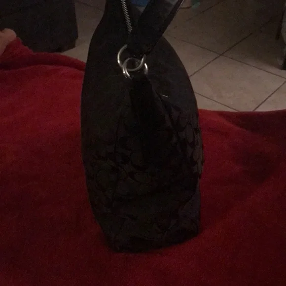 Elegant Black Shoulder Bag with Silver Zip Detail - Picture 2 of 6